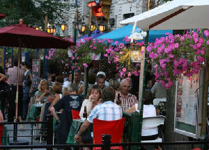 QUEBEC-SIDEWALK-CAFE.jpg